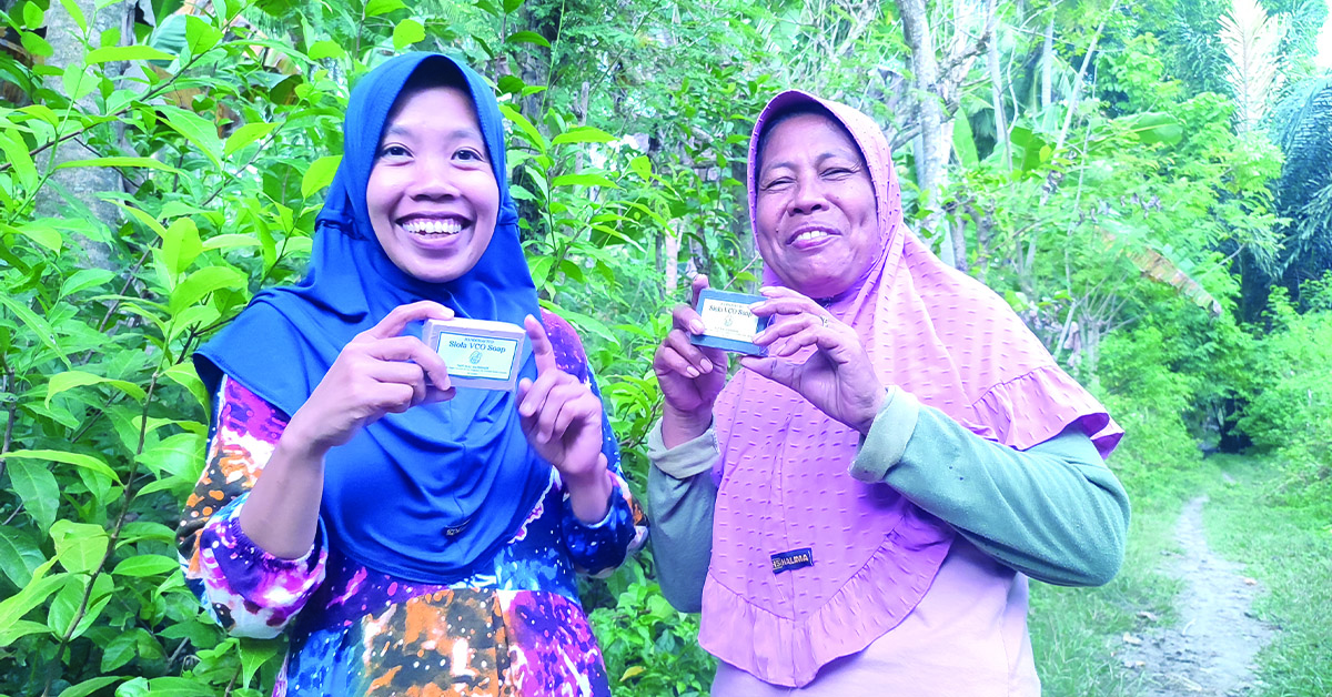 Polewali women showing the soaps they made.