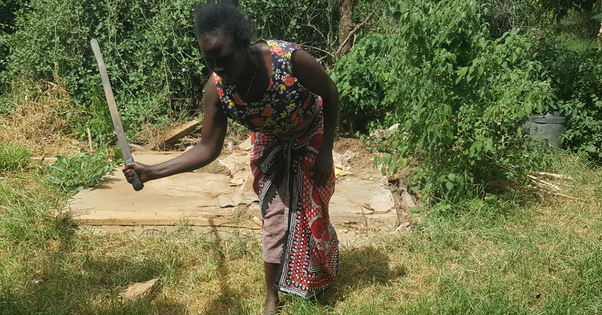 A mother cutting bushes around her.