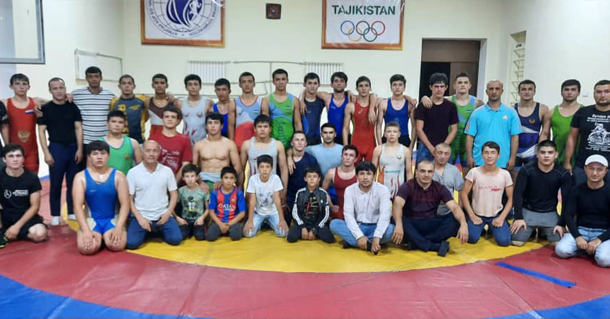 The participants for the Murtoch Talon wrestling competition.