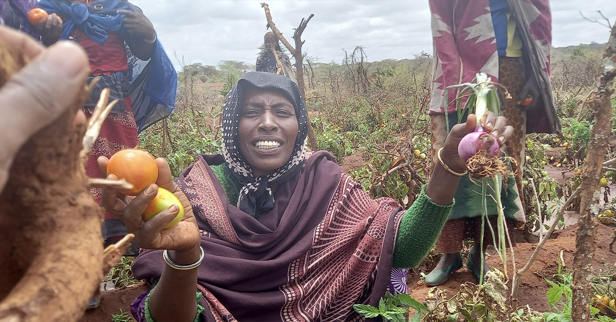 A female villager holding fruit and vegetables on each hand.