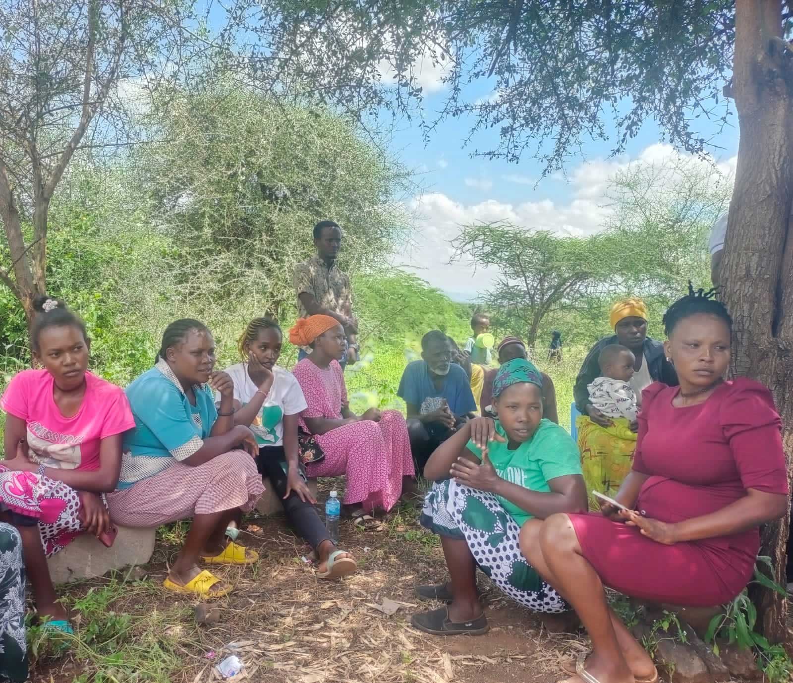 A group of Kiwanjani villagers attending a TCD session outdoors.