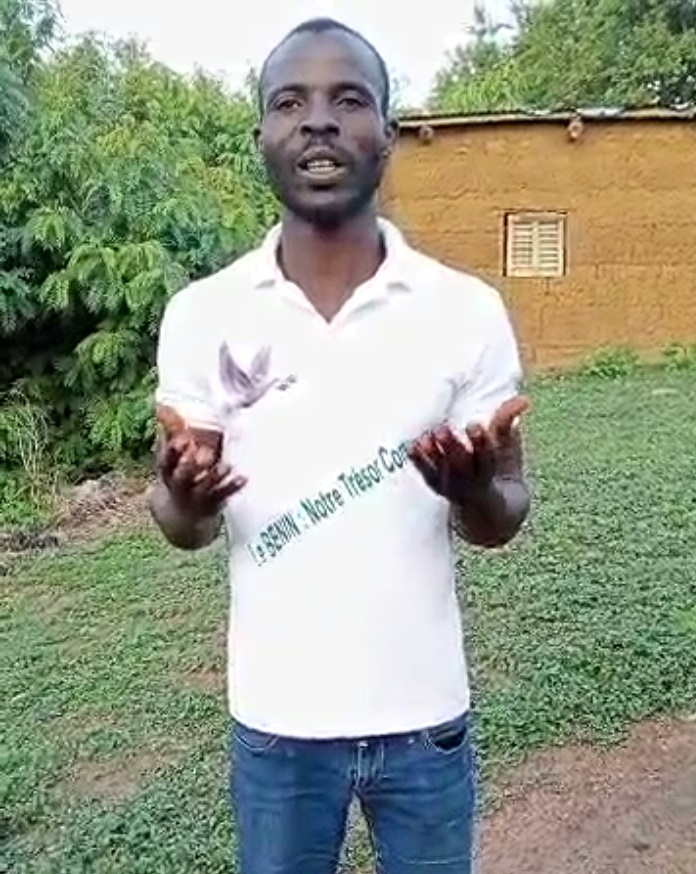 An Arigbokoto gentlemen, Balaro, speaking in front of the camera.